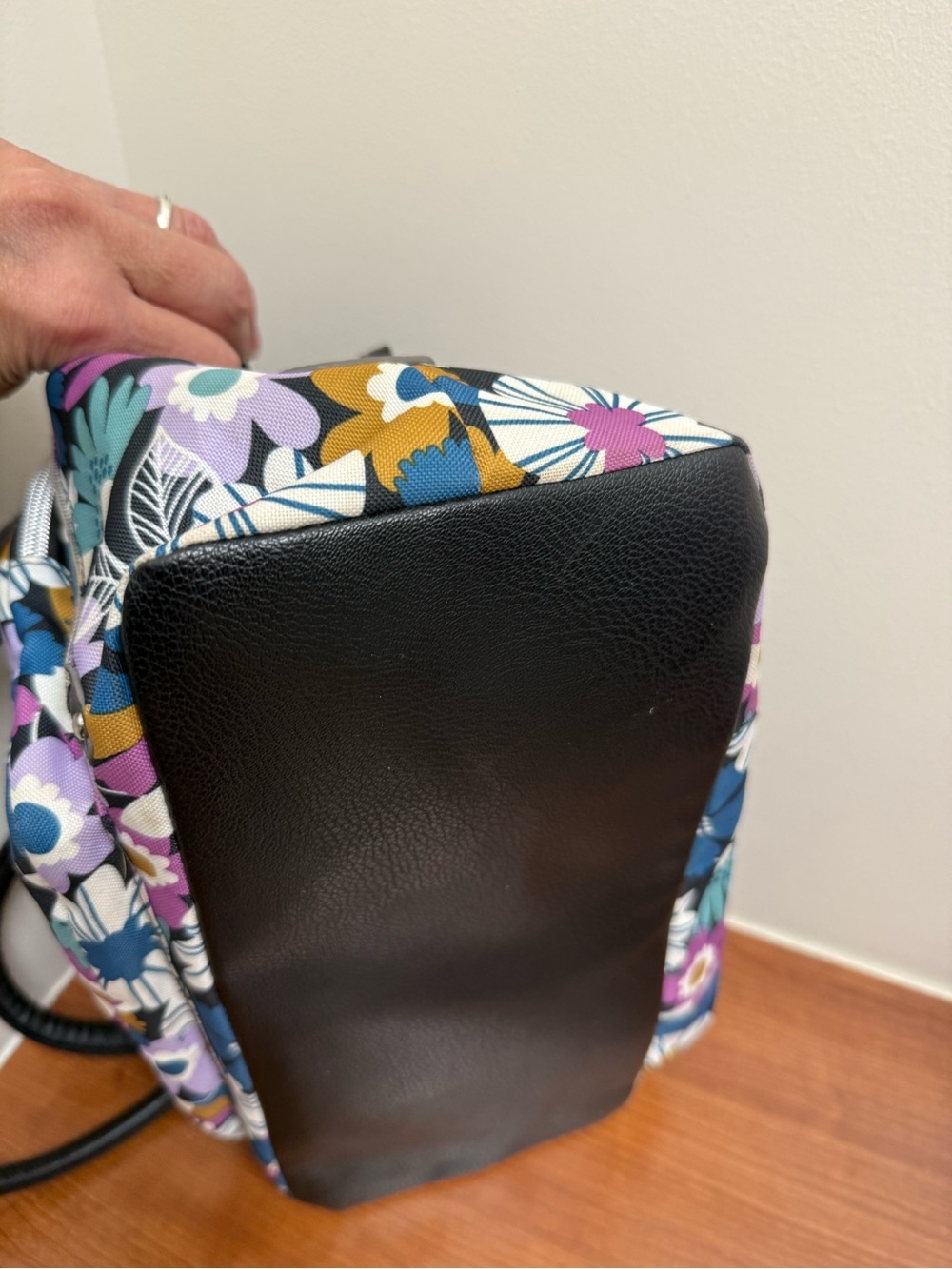 Lily Bloom Maggie Satchel Handbag EUC - Picture 14 of 15